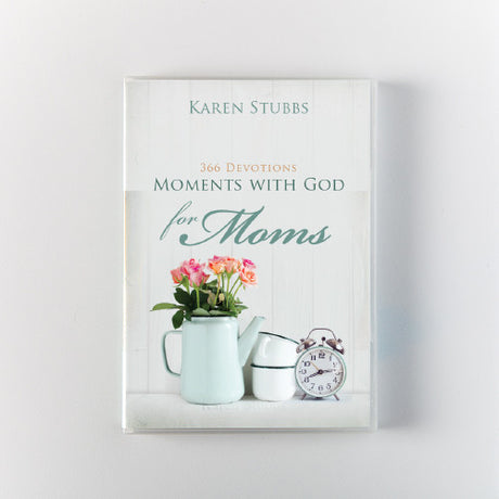 Moments with God for Moms | 365 Devotions (Paperback)